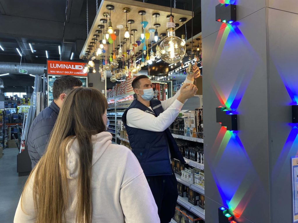 showroom lumina led